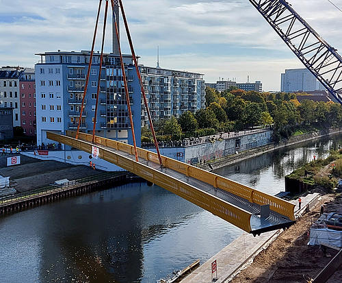 Golda-Meir-Steg connects Europacity with district Moabit