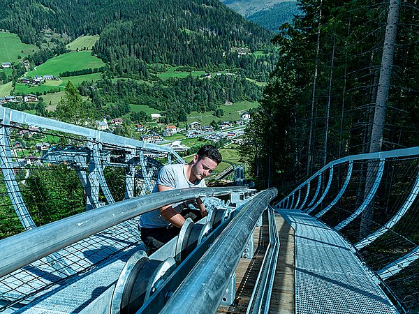 Montagearbeiten auf einer der Querungen