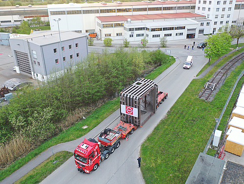 Part of a vacuum chamber from ALD moved into the boring mill hall by heavy load vehicle