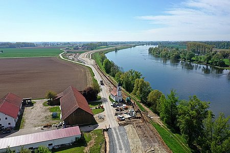 [Translate to Englisch:] Mettener Hochwasserschutz mit Donau