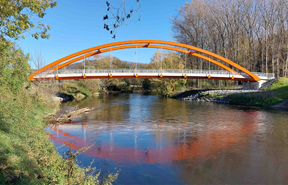 Bridge over the Saale river in Stöben